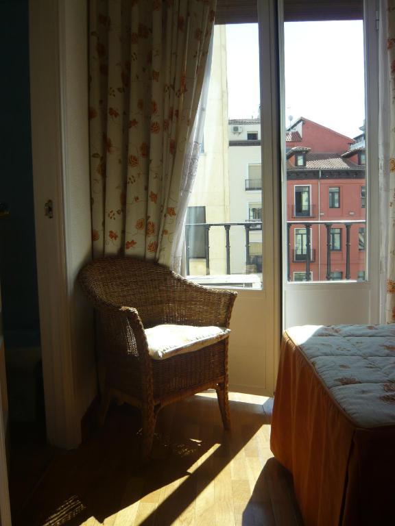 Hostal Triana Madrid Dış mekan fotoğraf