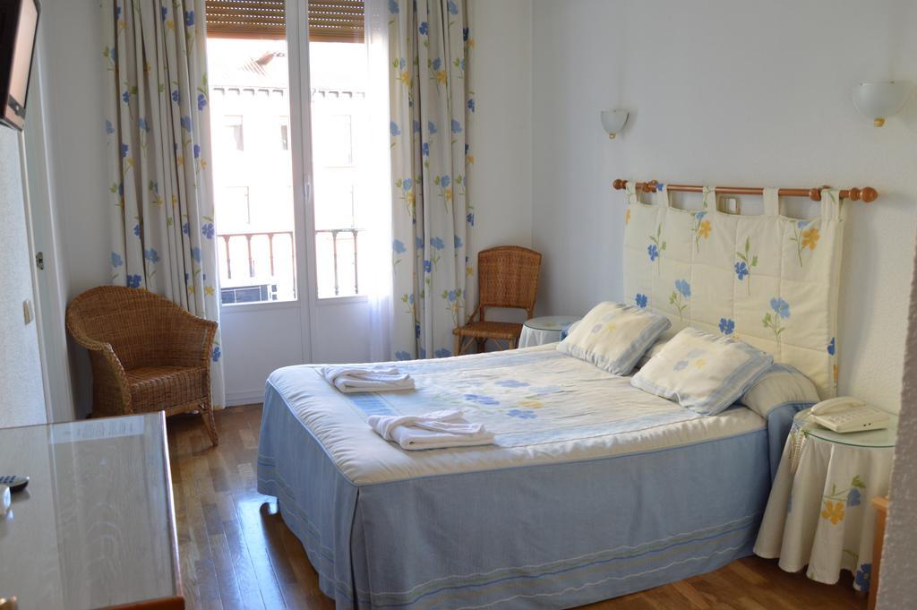 Hostal Triana Madrid Dış mekan fotoğraf